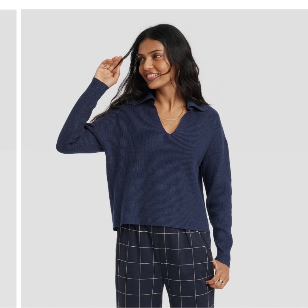 Women’s navy ribbed sweater